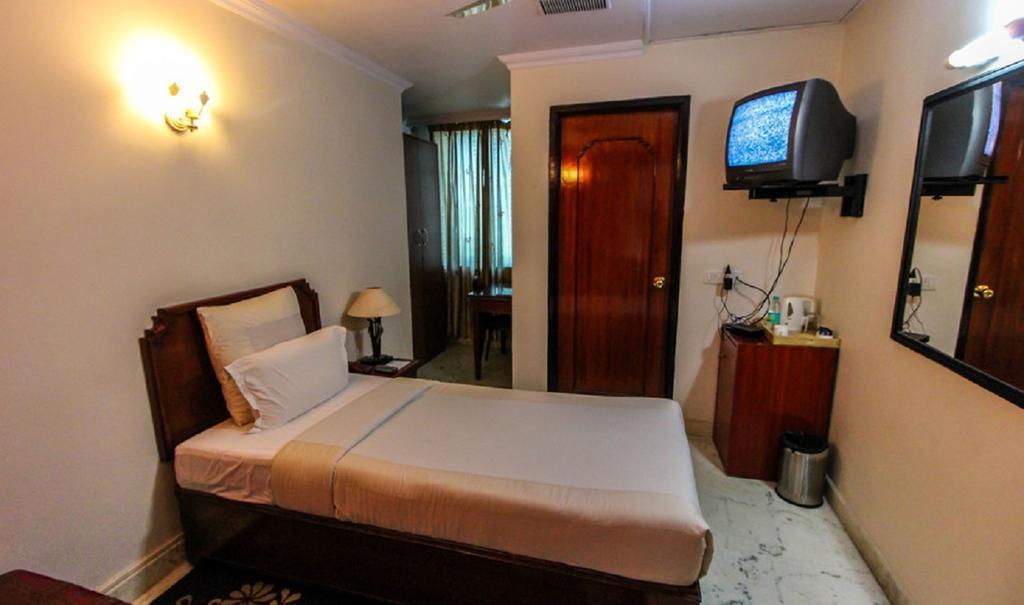 Hotel Pigeon International Bangalore Bagian luar foto