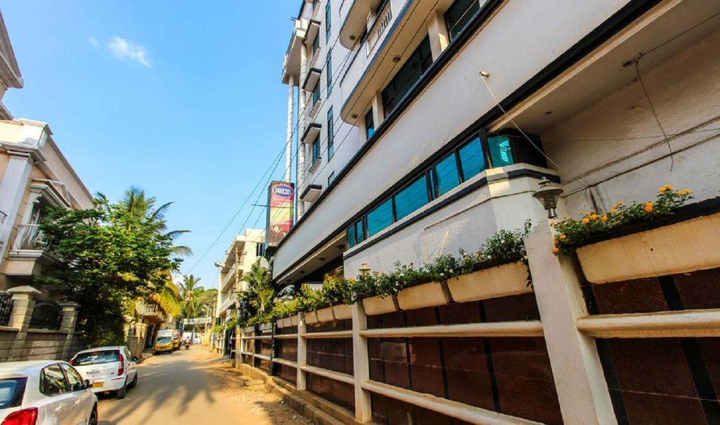 Hotel Pigeon International Bangalore Bagian luar foto