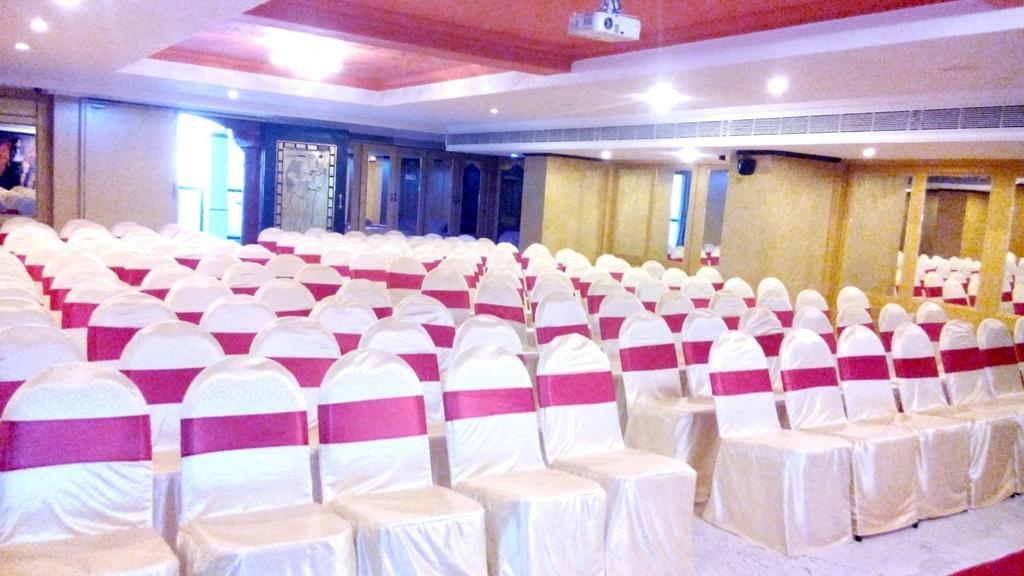 Hotel Pigeon International Bangalore Bagian luar foto