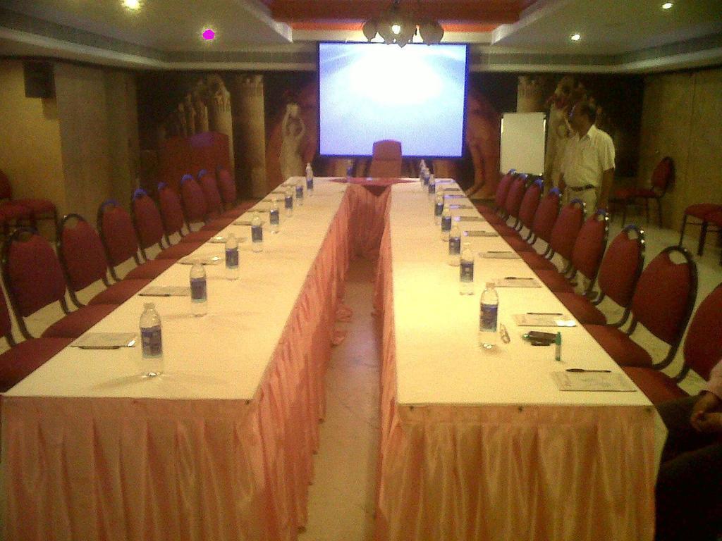 Hotel Pigeon International Bangalore Bagian luar foto