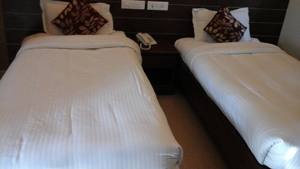 Hotel Pigeon International Bangalore Bagian luar foto