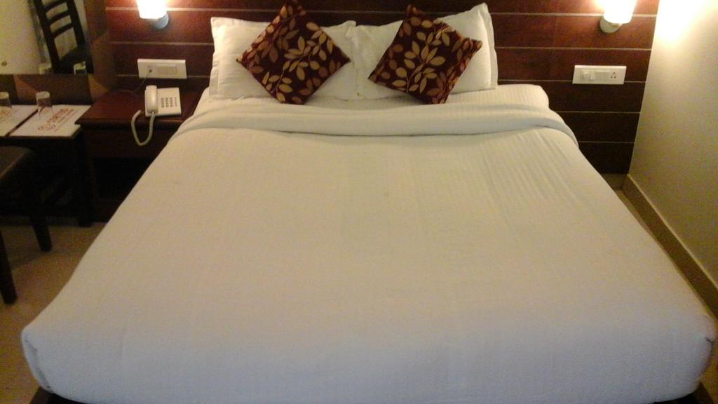 Hotel Pigeon International Bangalore Bagian luar foto