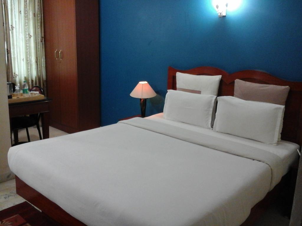 Hotel Pigeon International Bangalore Bagian luar foto