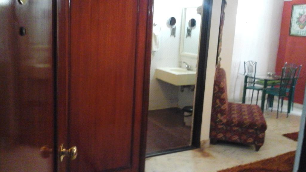Hotel Pigeon International Bangalore Bagian luar foto
